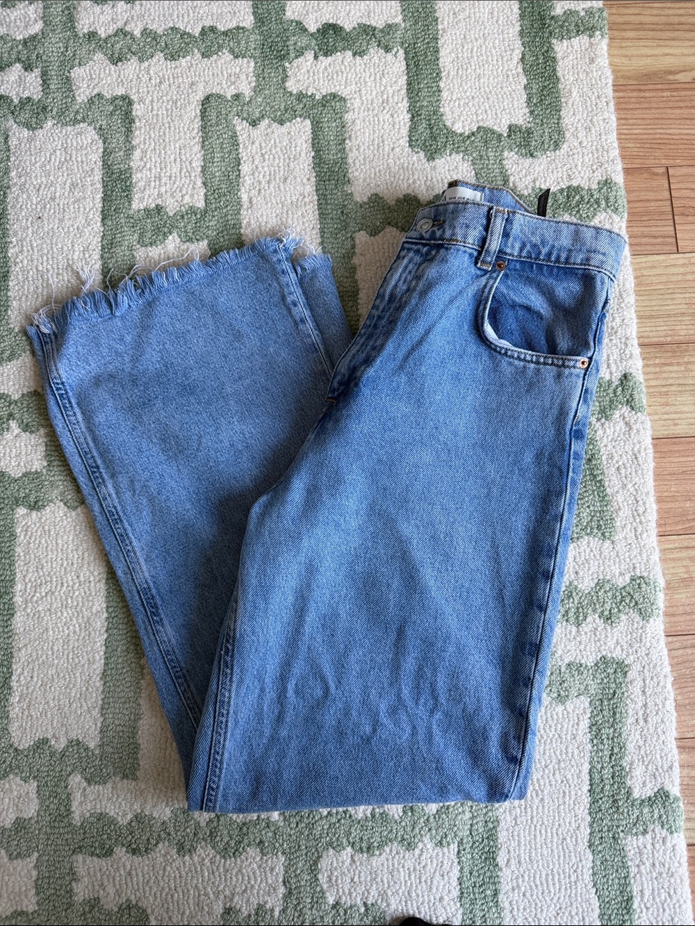 Zara Light Blue Wide-Leg Women's Jeans with Frayed Hem